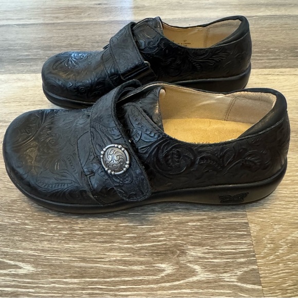 Alegria Joleen Black Floral Tar Tooled Shoe Size EU 37 / US 7 - 7.5 - Picture 3 of 7